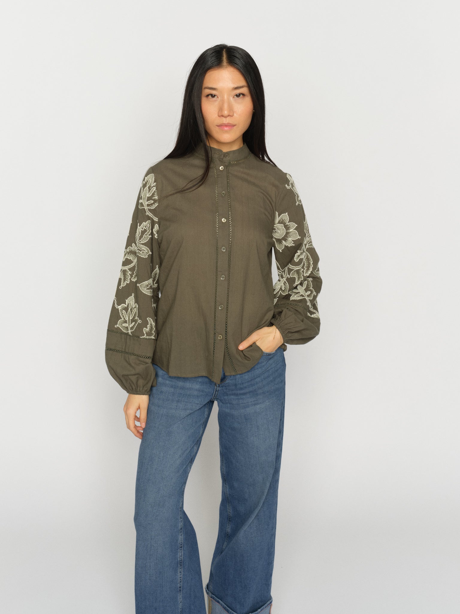 Modelshot / Olive Night / Detail